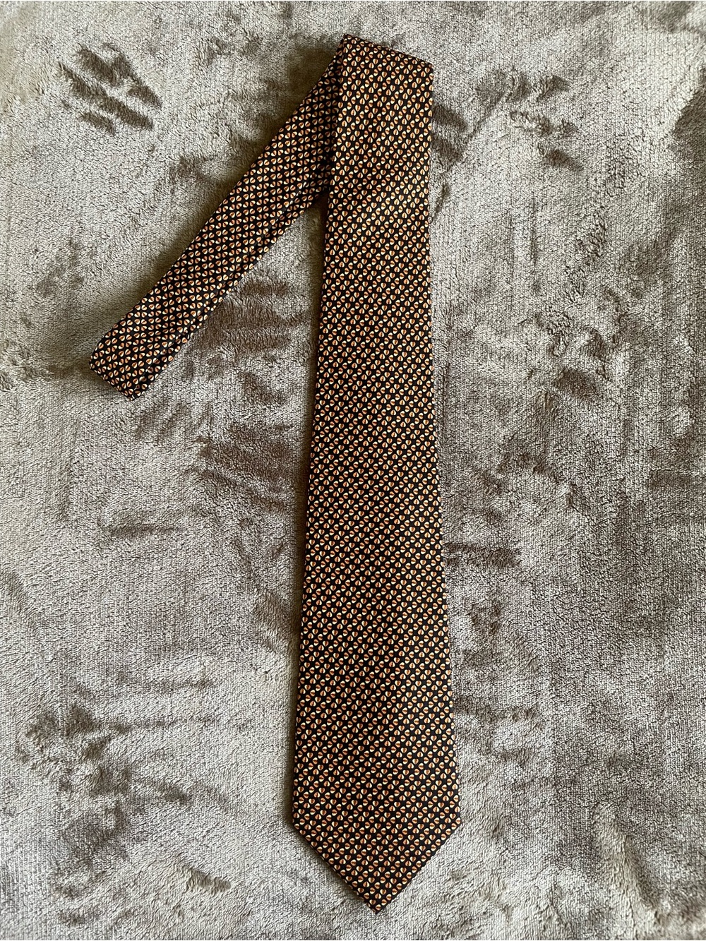Salvatore Ferragamo 100% Silk Tie – Geometric Pattern – Italy